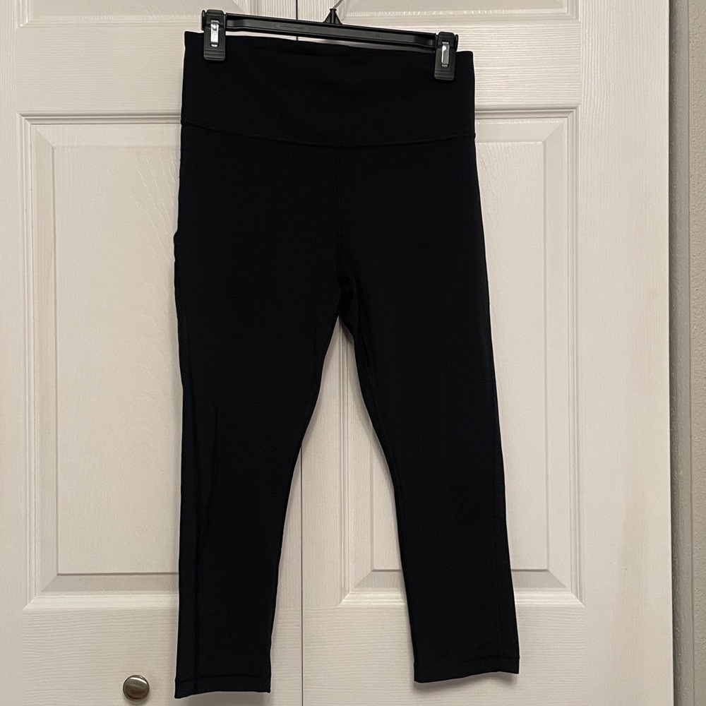 ATHLETA Ultimate Stash Pocket Capri Black Small High Waisted Like New